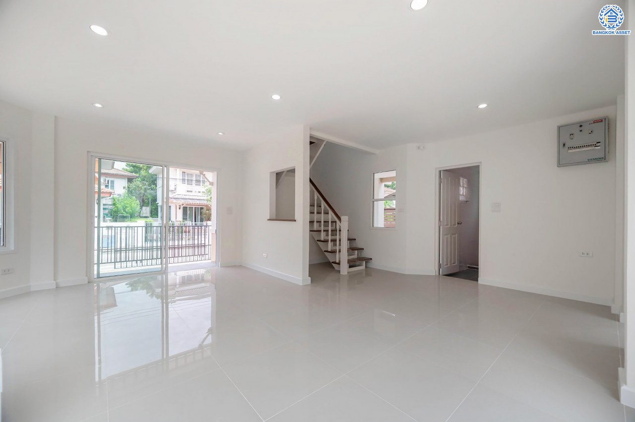 บ้านมือสองตกแต่งใหม่ โครงการ ชัยพฤกษ์ ติวานนท์-ราชพฤกษ์1 เนื้อที่ 51.30 ตร.ว. ฟังก์ชัน 3 ห้องนอน 2 ห้องน้ำ จอดรถได้ 1 คัน บรรยากาศเงียบสงบเป็นส่วนตัว สิ่งอำนวยความสะดวกมากมาย! บนทำเลศักยภาพ หน้าโครงการติดถนนใหญ่ เชื่อมต่อถนนราชพฤกษ์ ใกล้จุดขึ้นทางด่วน "ศรีสมาน"...